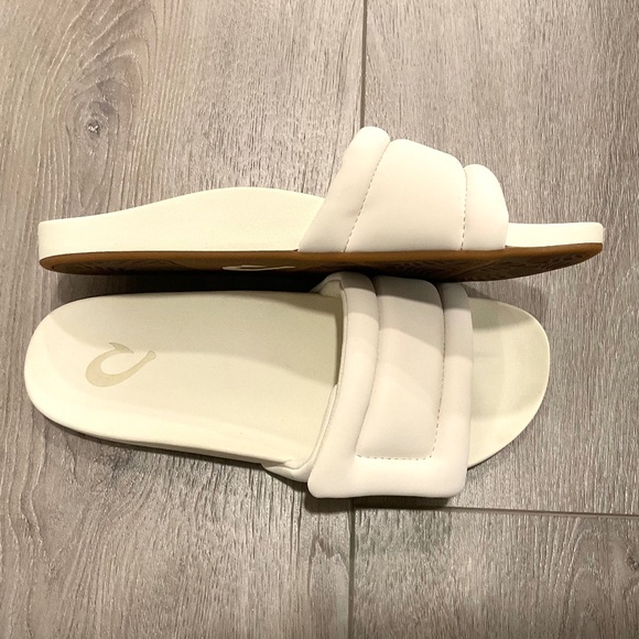 OluKai Sunbeam Slide Sandal Velcro Closure Off White Size 8 LIKE NEW CONDITION - Picture 2 of 5